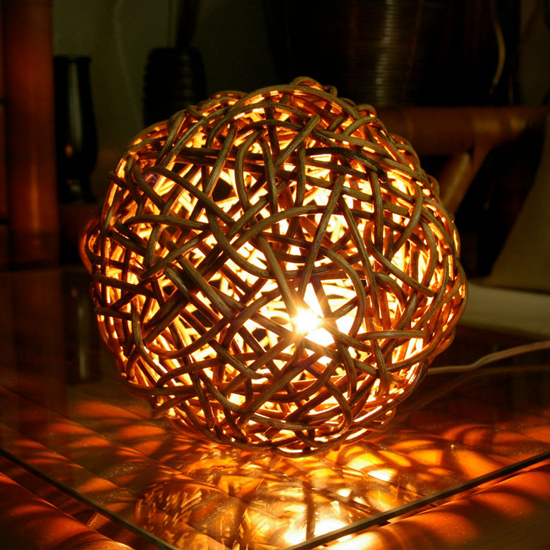 アジアンデザインランプ 幻想的な光と影はアジアンならでは