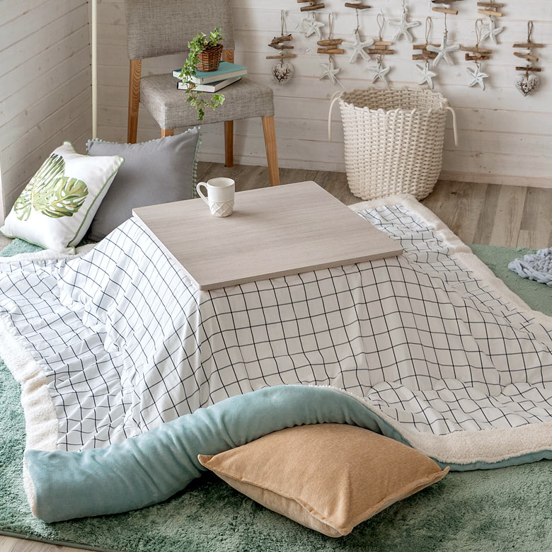 お部屋が明るくみえるホワイトとあたたかみのあるナチュラル