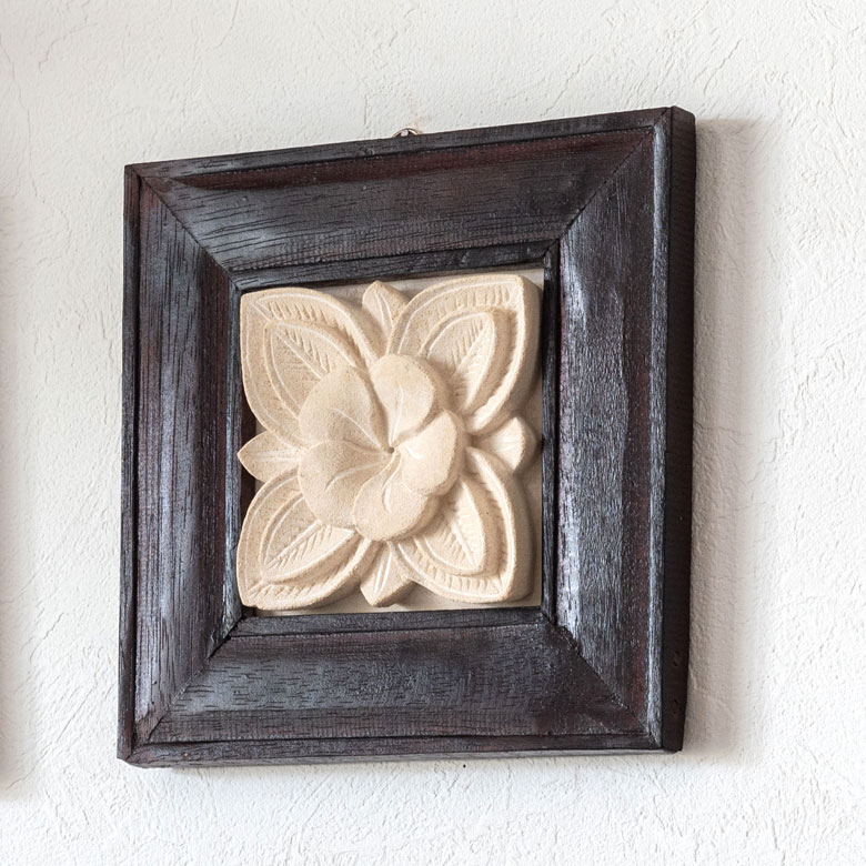 プルメリアのストーンレリーフ