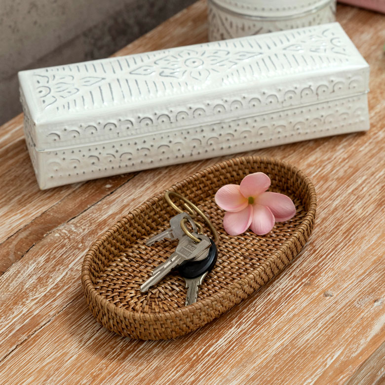 玄関やテーブルで散らかる、鍵やアクセサリーの収納に