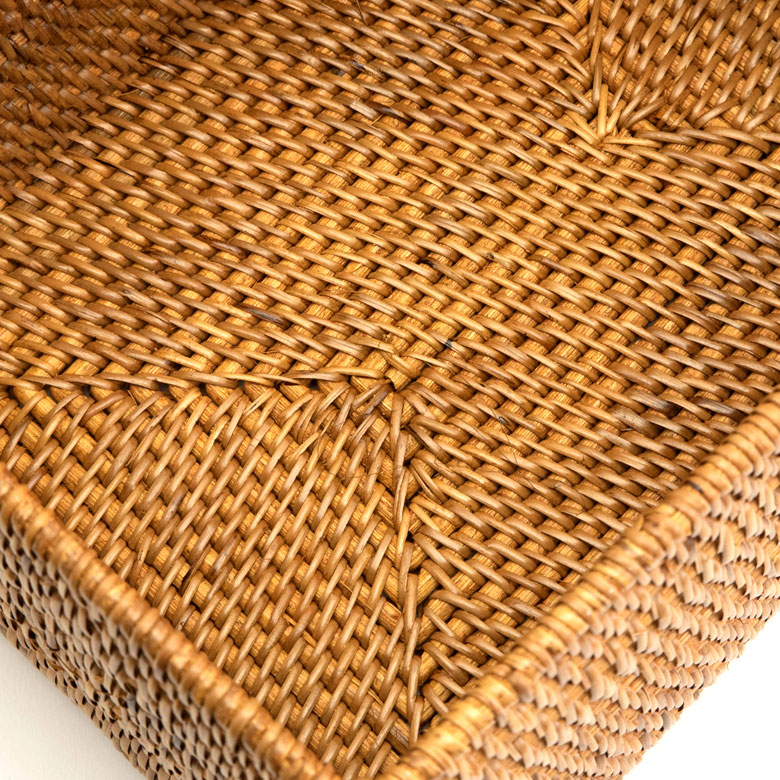 職人によって丁寧に編まれた、美しい編み目