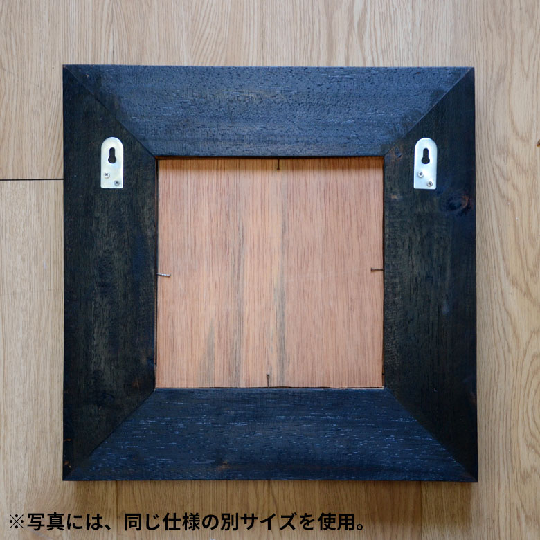 立体的にデザインされたチークウッドのデコレーション