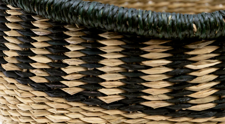 職人の手作業による美しい編み目