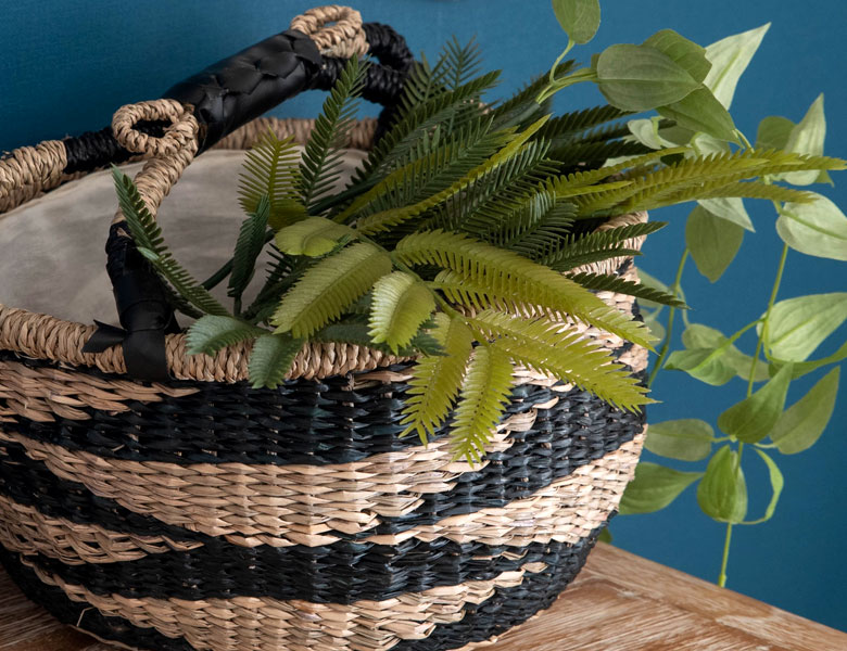 プランターみたいに使って、お気に入りのグリーンや季節のお花を楽しんで