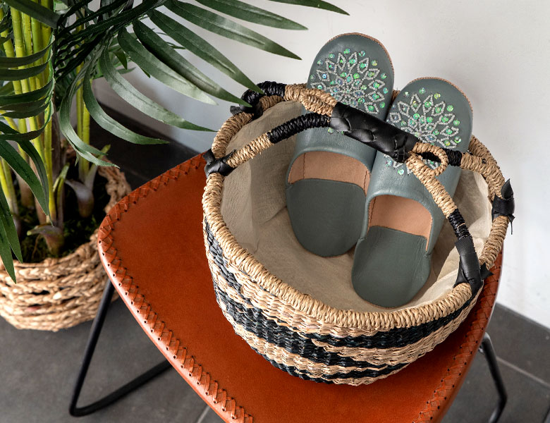 玄関のスリッパ入れに。お客様のおもてなしにもぴったり