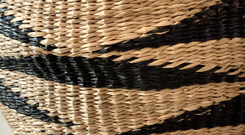 職人の手作業による美しい編み目