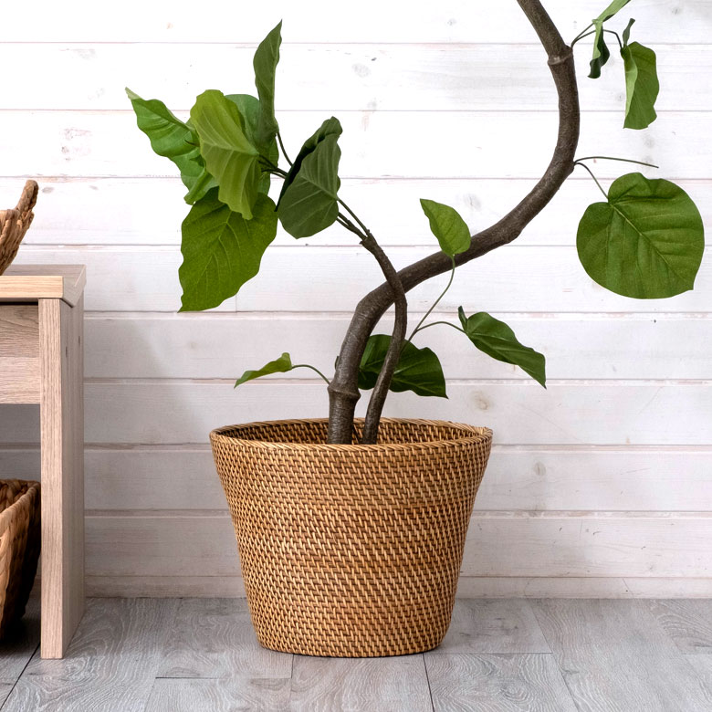 ラタン100%のナチュラルバスケット