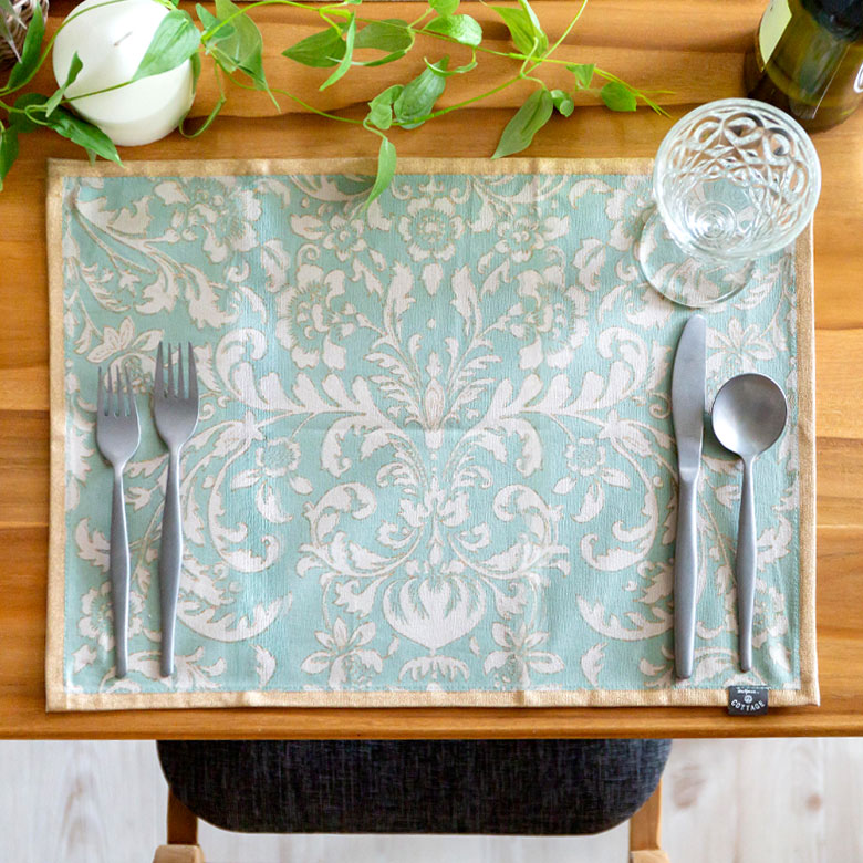 テーブルをアイテム一つでアンティークに！