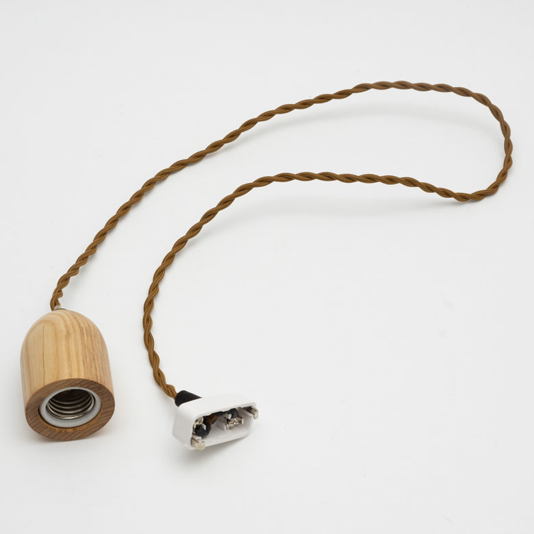 コードとソケットの色の統一感が素敵