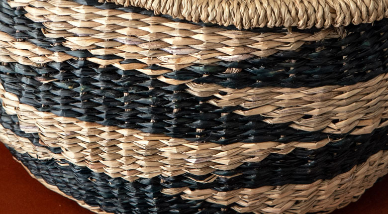 職人の手作業による美しい編み目