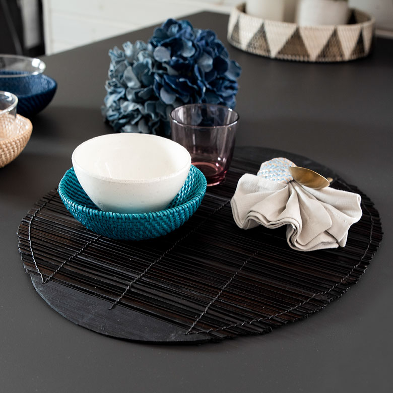 パームリディの艶のあるブラウンと柔らかさを感じるオーバル型