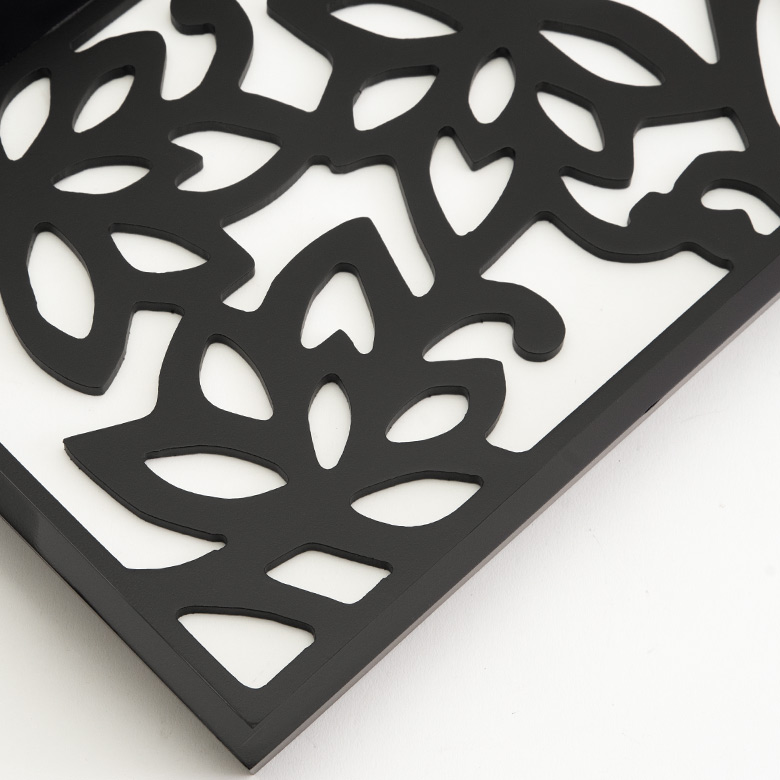 落ち着きのある黒が、モダンな雰囲気。