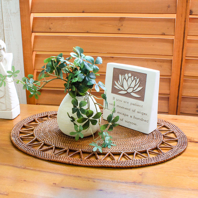 オブジェや観葉植物のディスプレイマットとしても使える