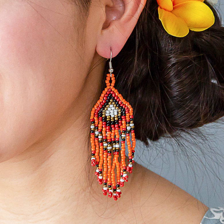 ネイティブ柄のフリンジ ビーズピアス