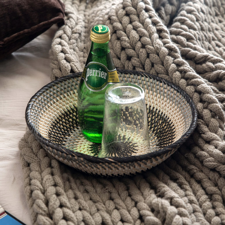 ボーダー柄のバスケットトレイ