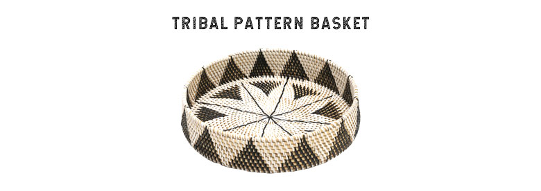 トライバル柄のバスケットトレイ。