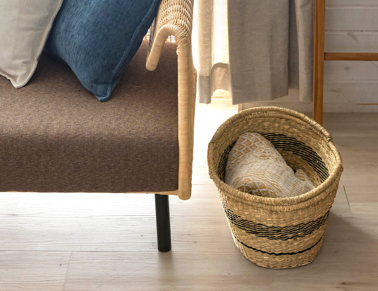 ソファ横やベッドサイドなどの収納に