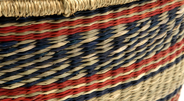 職人の手作業による美しい編み目