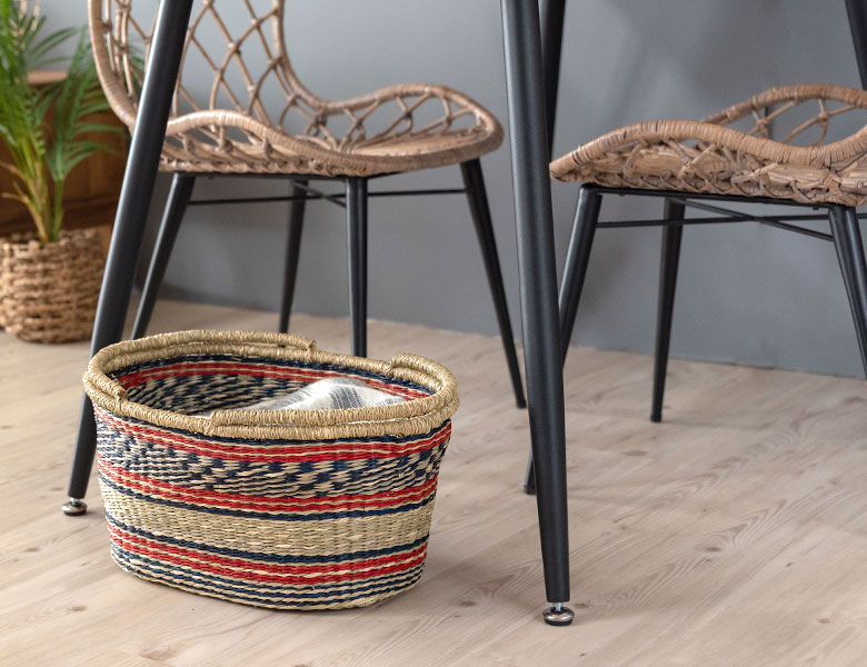 ソファ横やベッドサイドなどの収納に