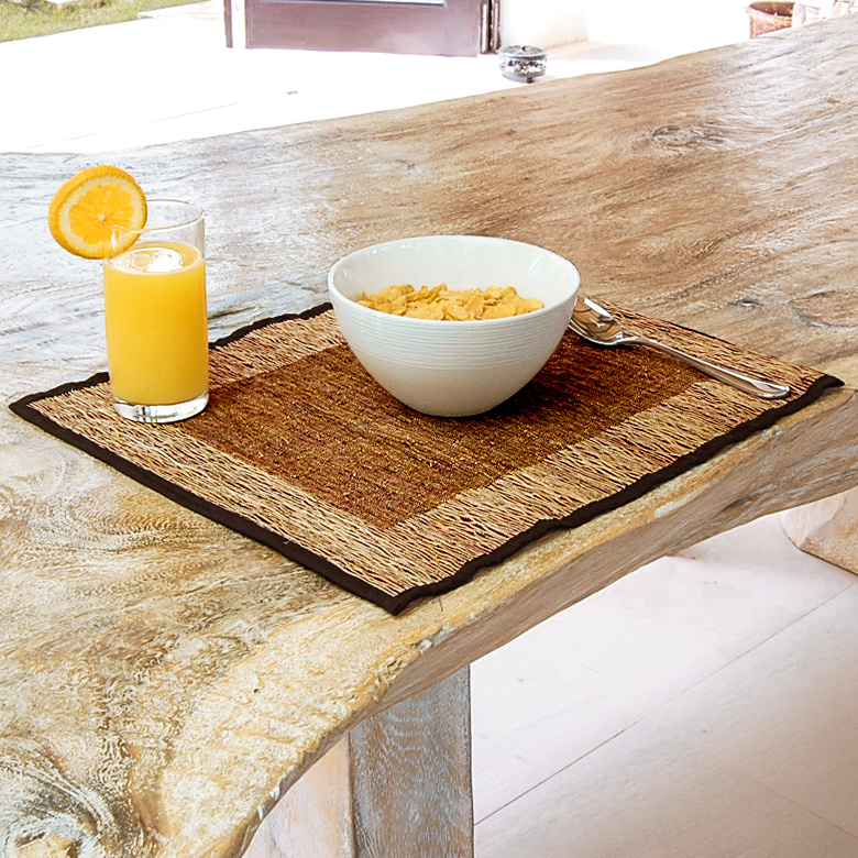 香木（アカールワンギ）を編み込んだランチョンマット