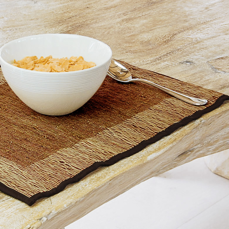 編み込まれた香木（アカールワンギ）