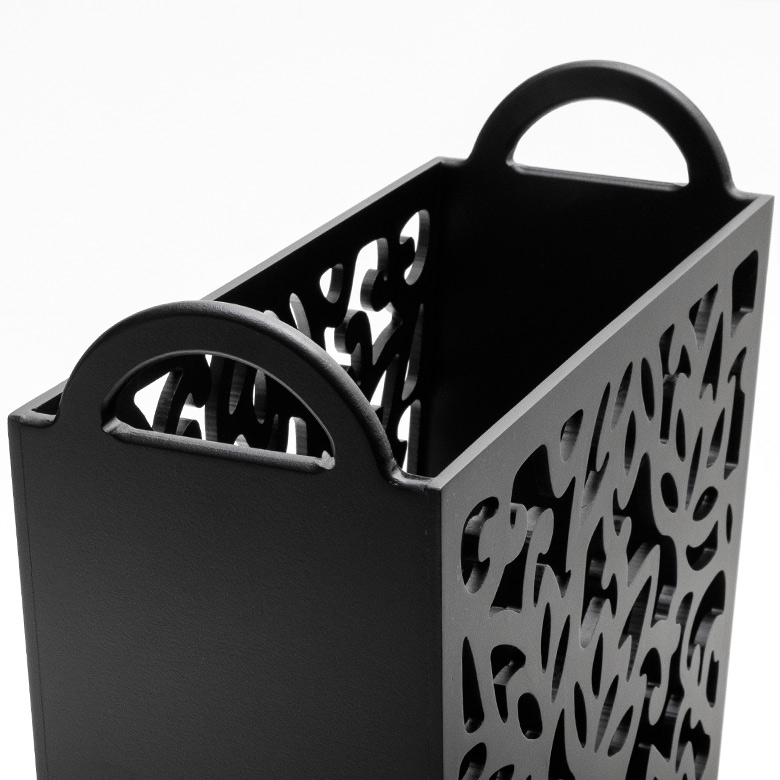 持ち運びに便利な持ち手付き