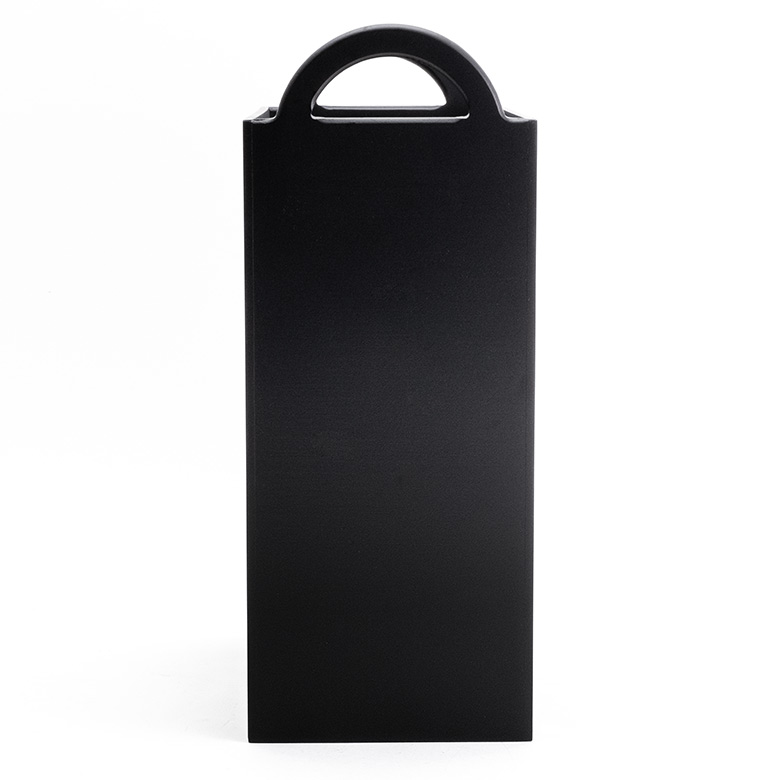 シンプルな作りで壁際に置きやすい