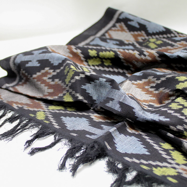 タペストリーとして使えるイカット