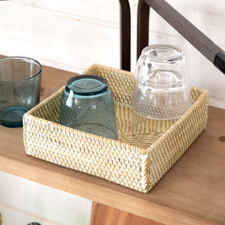 ホワイトウォッシュのラタンスクエアトレー