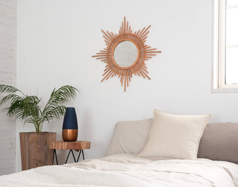 色んな場所に使える便利な鏡です。