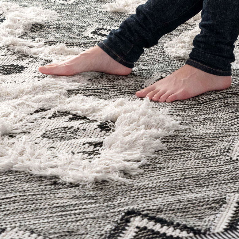 ぎゅっと繊維を詰めて織られていて、さらっとした肌ざわり