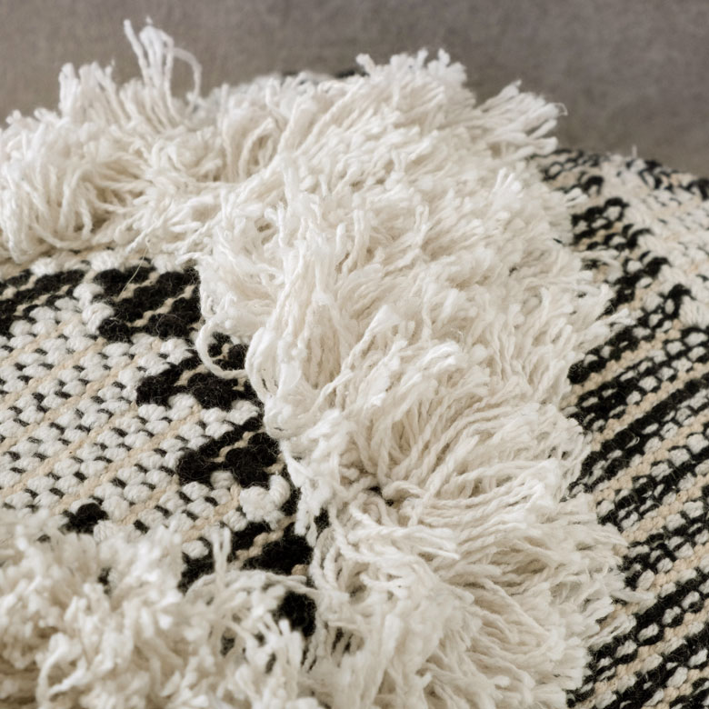 ぎゅっと繊維を詰めて織られていて、さらっとした肌ざわり