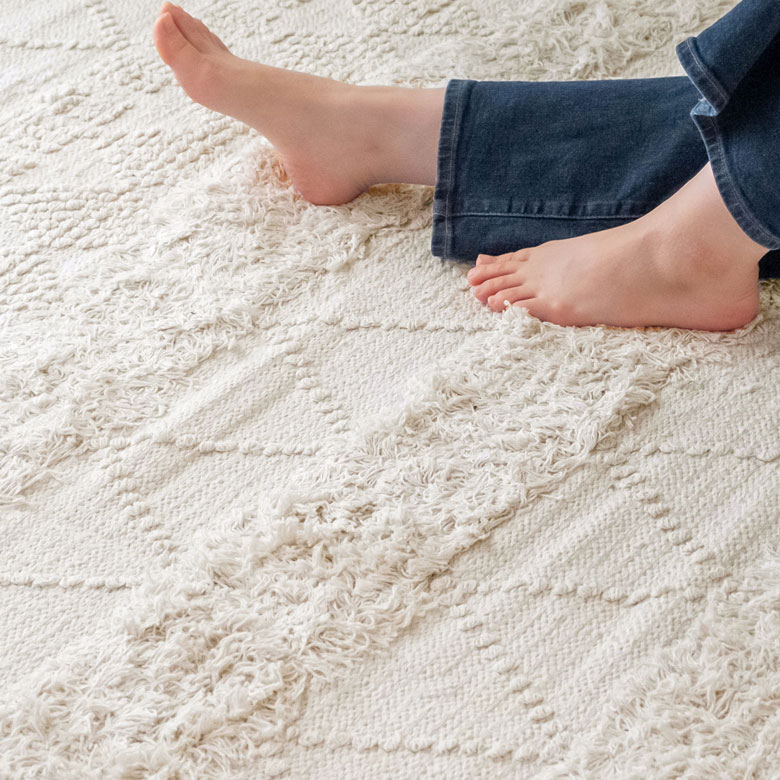 ぎゅっと繊維を詰めて織られていて、さらっとした肌ざわり