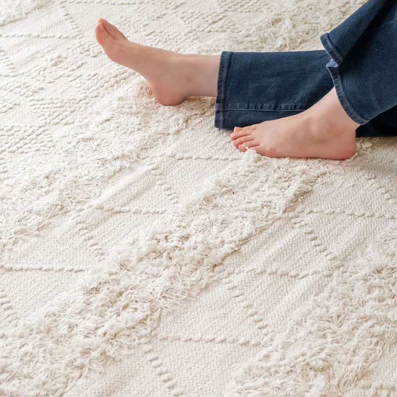 ぎゅっと繊維を詰めて織られていて、さらっとした肌ざわり