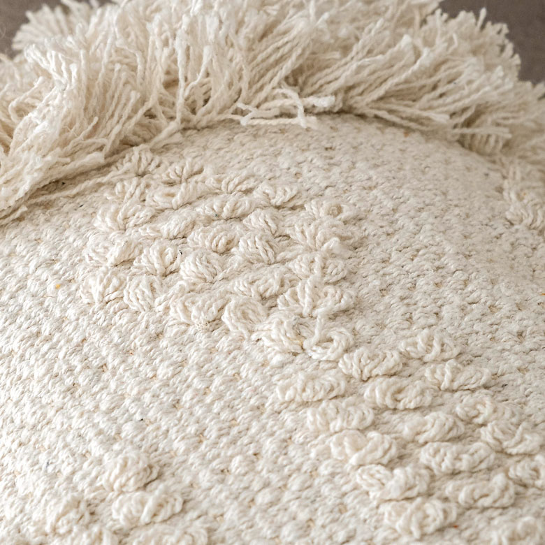 ぎゅっと繊維を詰めて織られていて、さらっとした肌ざわり