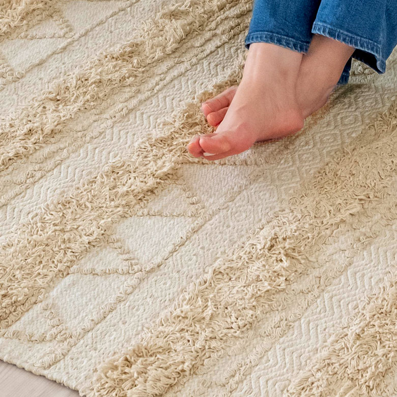 ぎゅっと繊維を詰めて織られていて、さらっとした肌ざわり