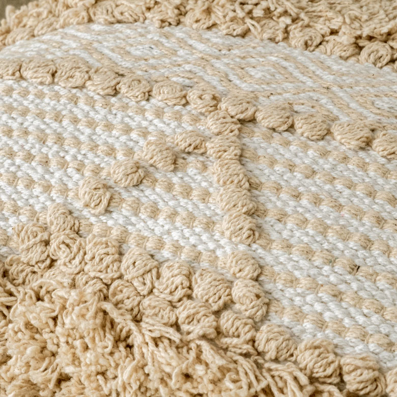 ぎゅっと繊維を詰めて織られていて、さらっとした肌ざわり