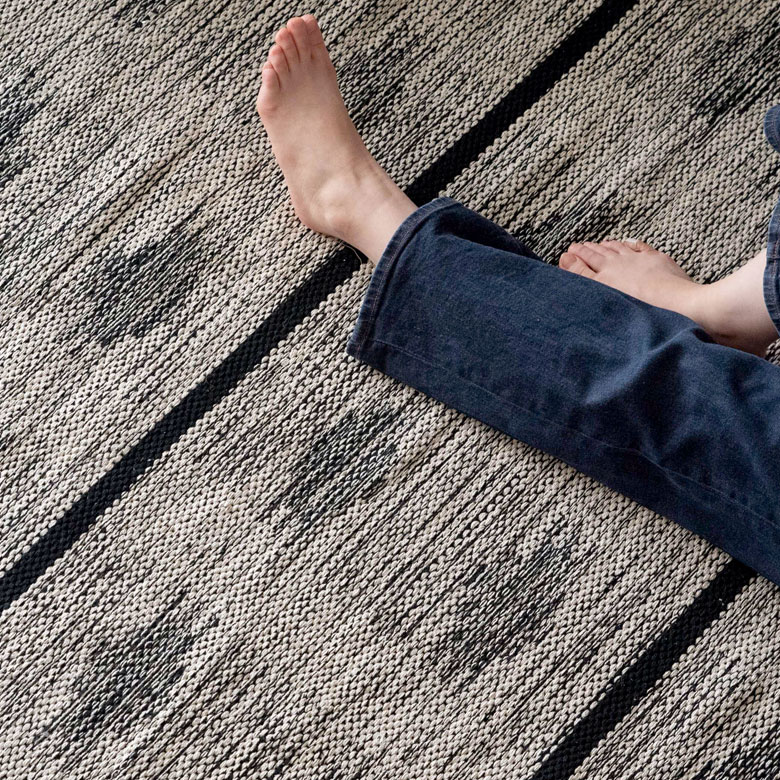 ぎゅっと繊維を詰めて織られていて、さらっとした肌ざわり