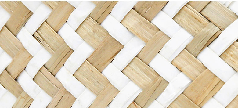 シーグラスのナチュラルな質感のバスケット。