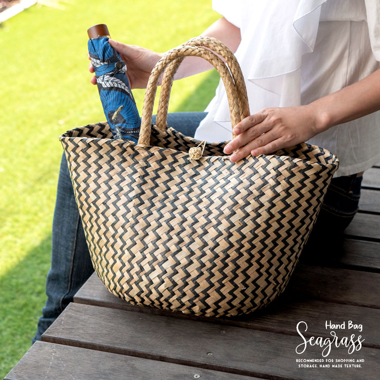 収納カゴとしても役立つハンドバッグ。