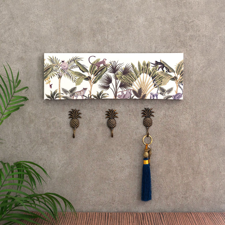 玄関先の壁飾りに。