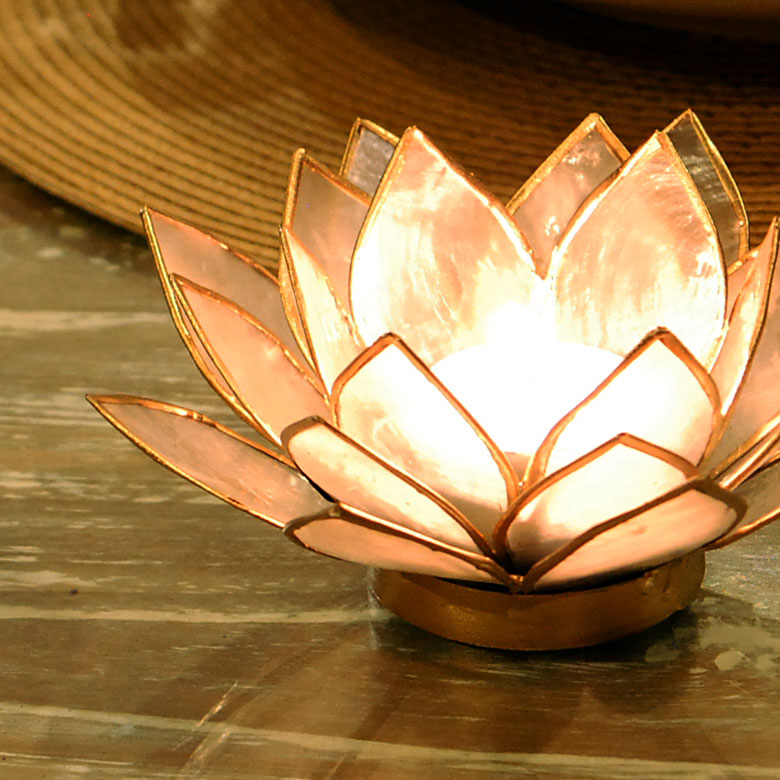 テーブルや玄関に置いても、邪魔にならないサイズ感