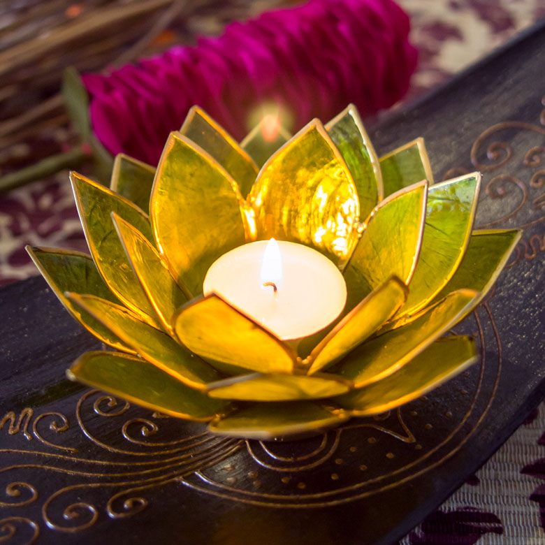 蓮の花のようなキャンドルホルダー
