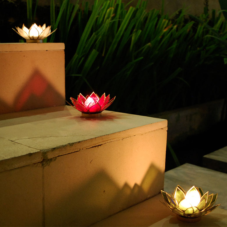 キャンドルの揺れる灯りが美しい、カピスシェルのキャンドルホルダー