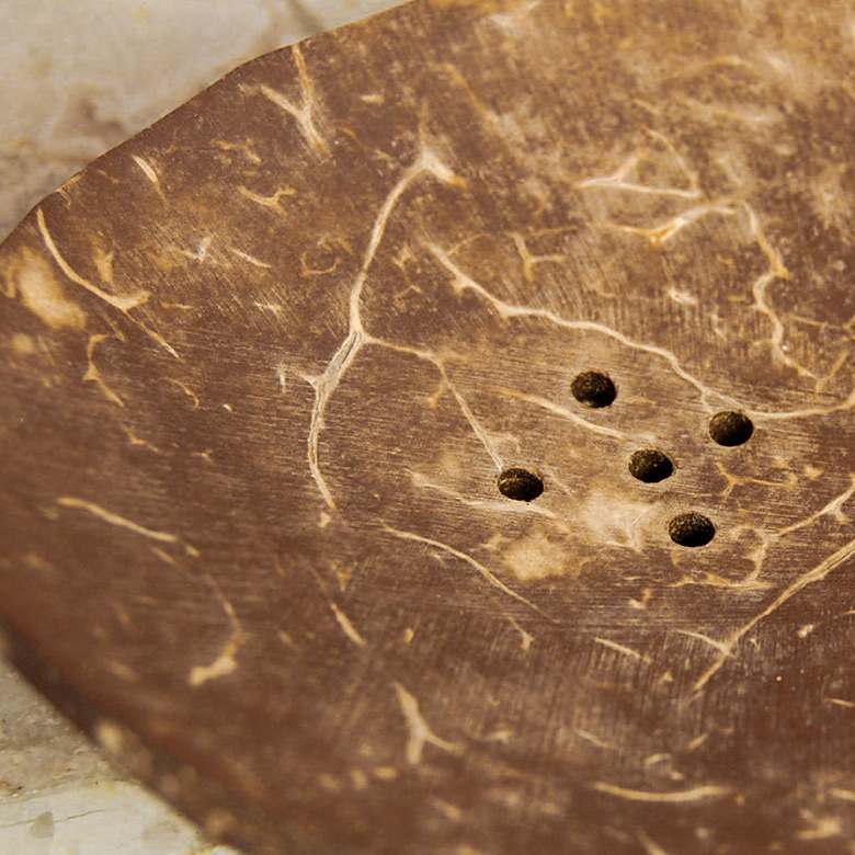 水抜き用の穴が空いています。