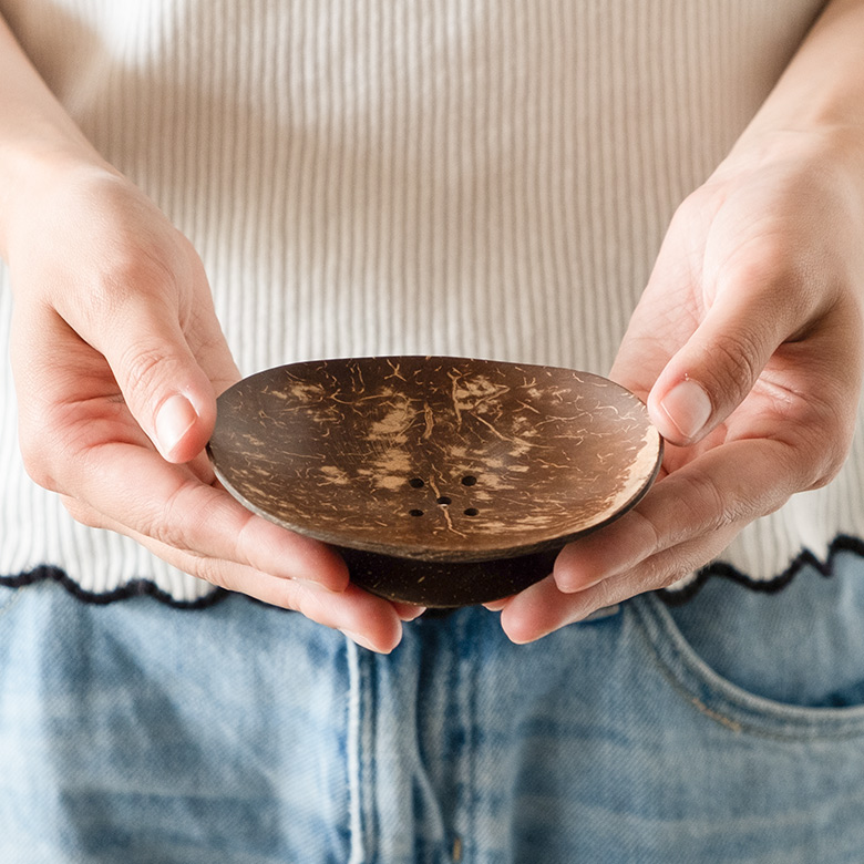 手に持つとこれくらいのサイズ。