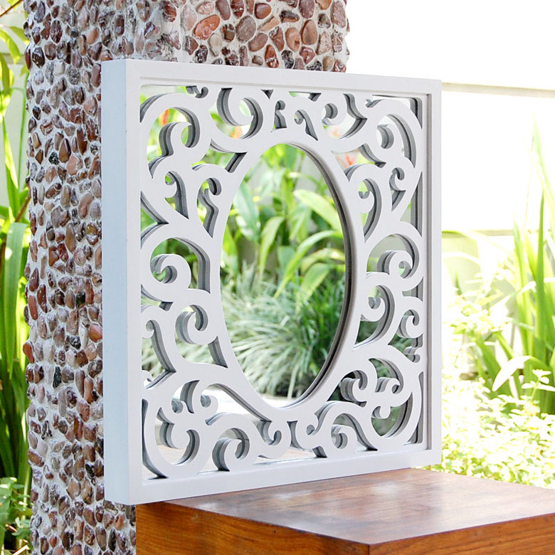 オリエンタル模様の手彫りミラー　ホワイト