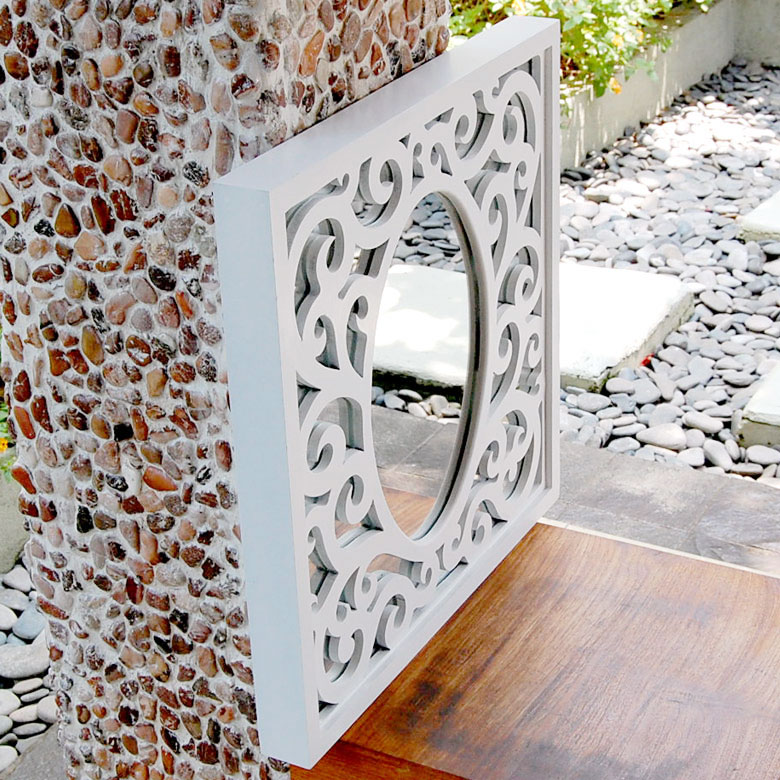 インテリアもエクステリアもリゾートに。オブジェのように魅せる、アジアンミラー