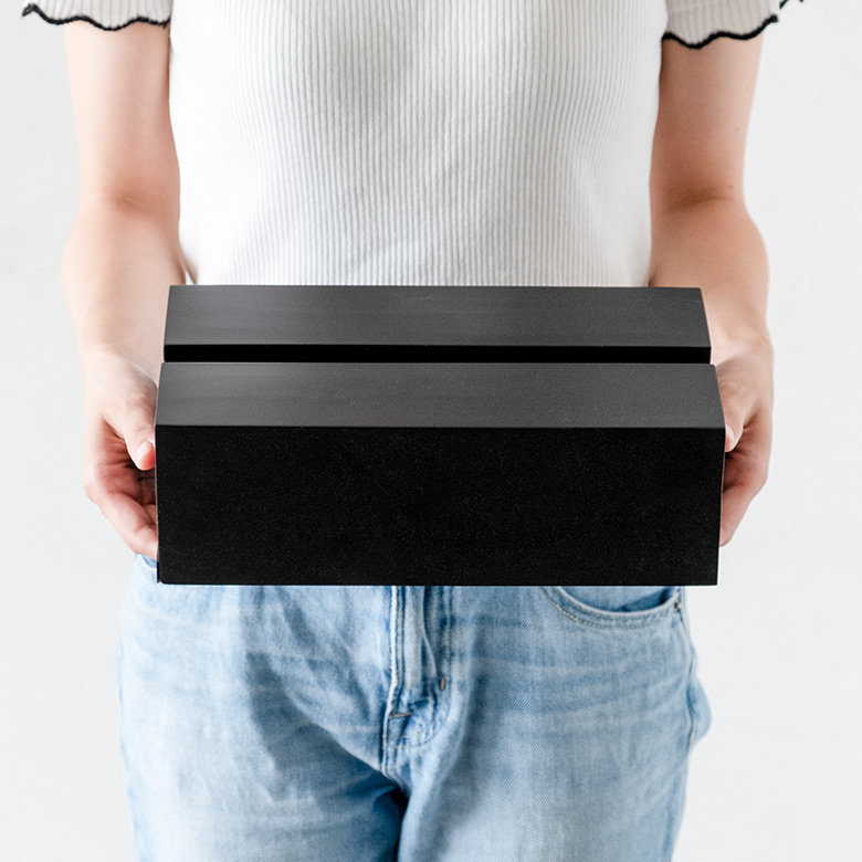 マットな質感のモダンなマホガニーウッド製ティッシュケース[10959