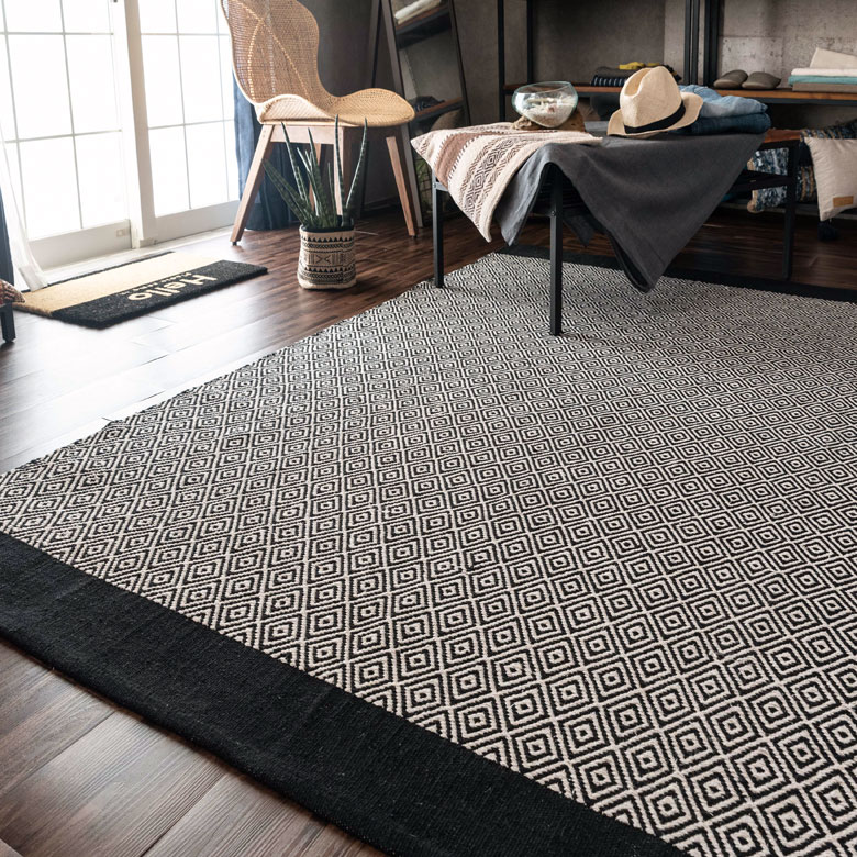 おしゃれなダイヤ柄デザイン。